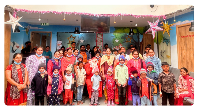 Alvarez & Marsal India Bring Christmas Cheer and Shared Smiles